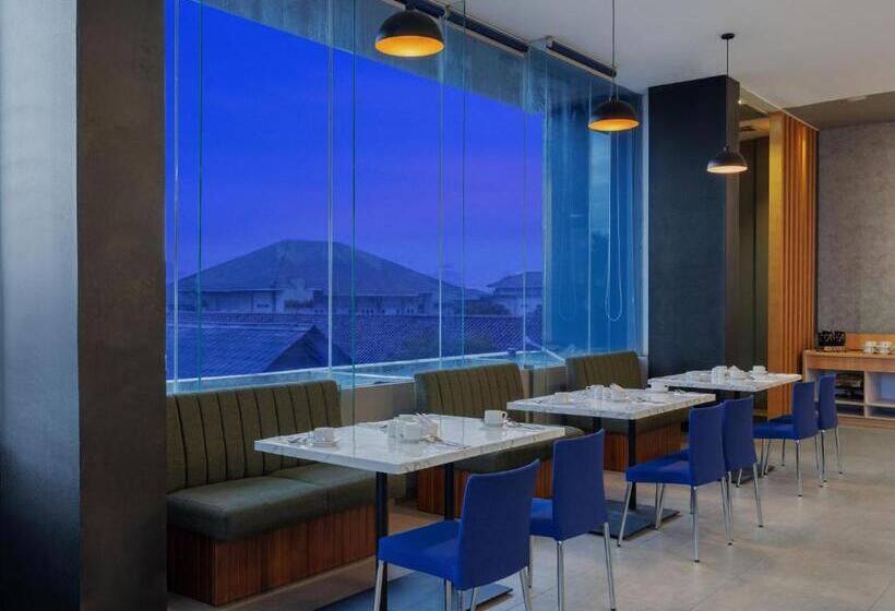 בית מלון כפרי Aston Inn Cilacap