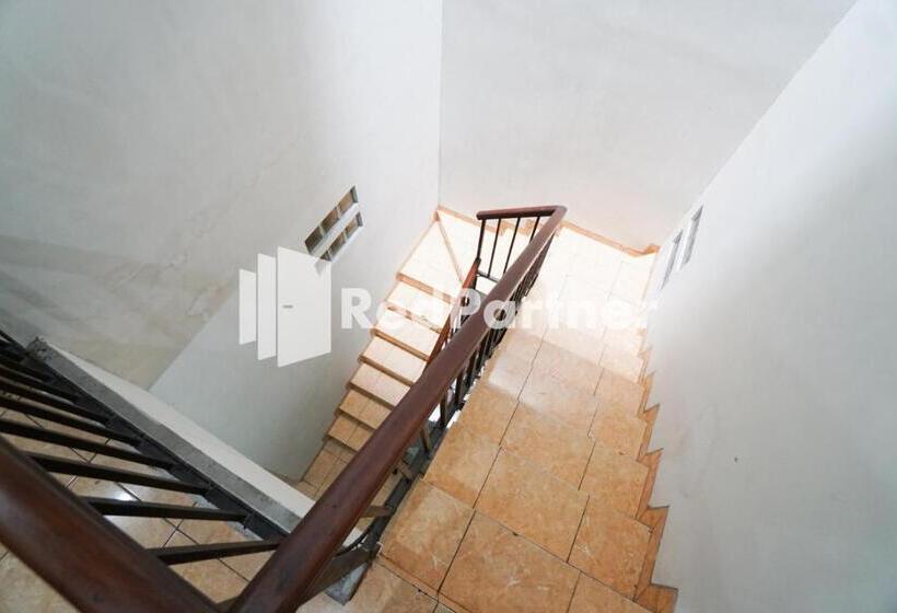 هتل Bright Residence Near Itc Mangga Dua Mitra Reddoorz