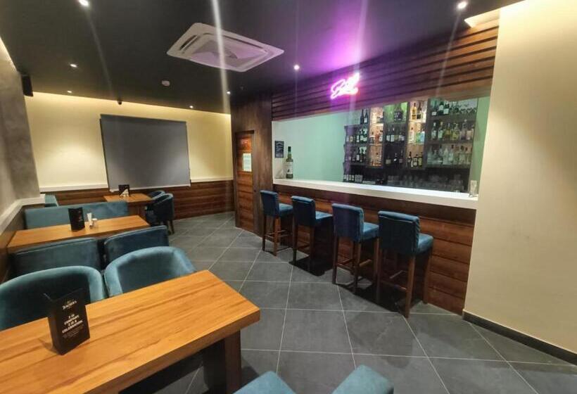 Отель Golden Orchid