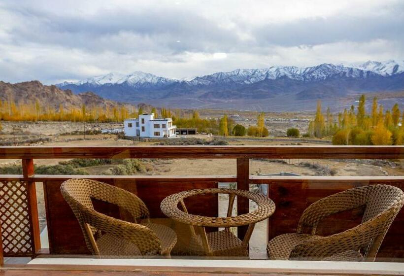 Hotel Karma Residency