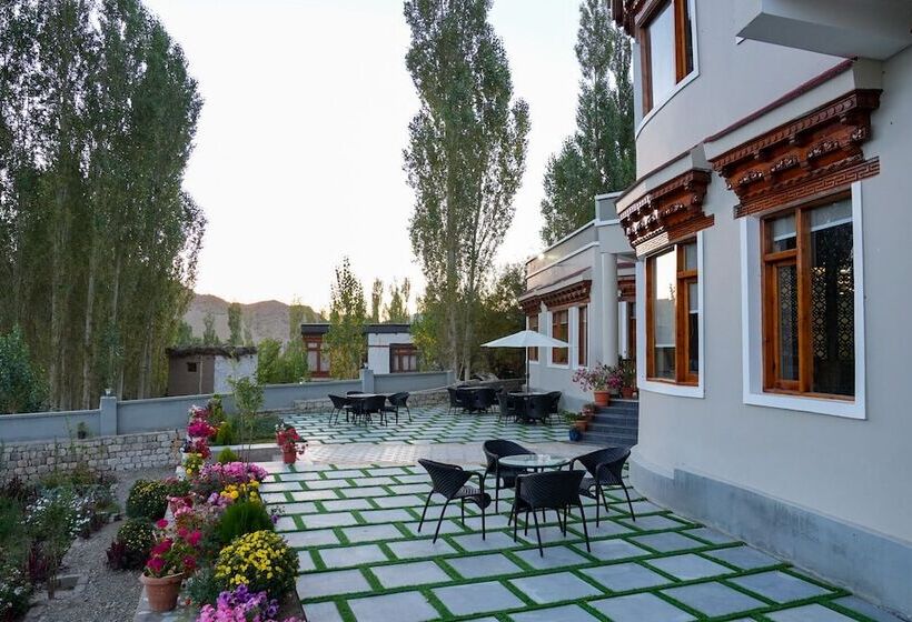 Hotel Karma Residency