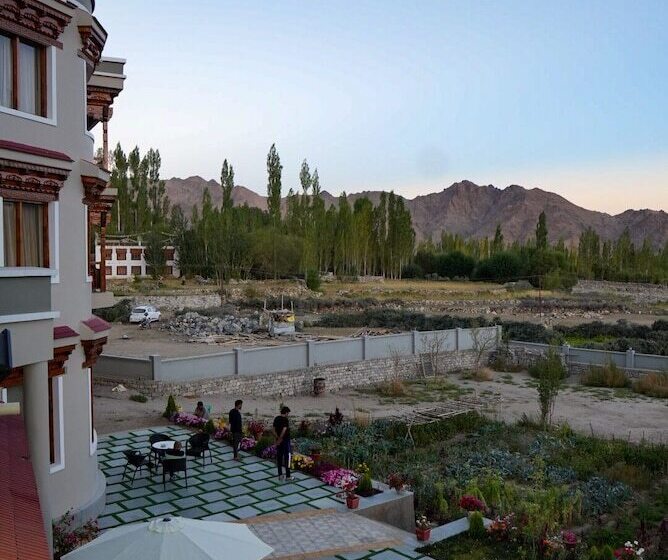 Hotel Karma Residency