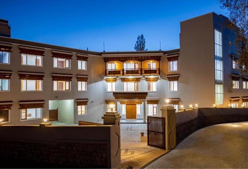 Hotel Karma Residency