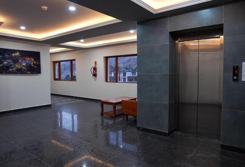 Hotel Karma Residency