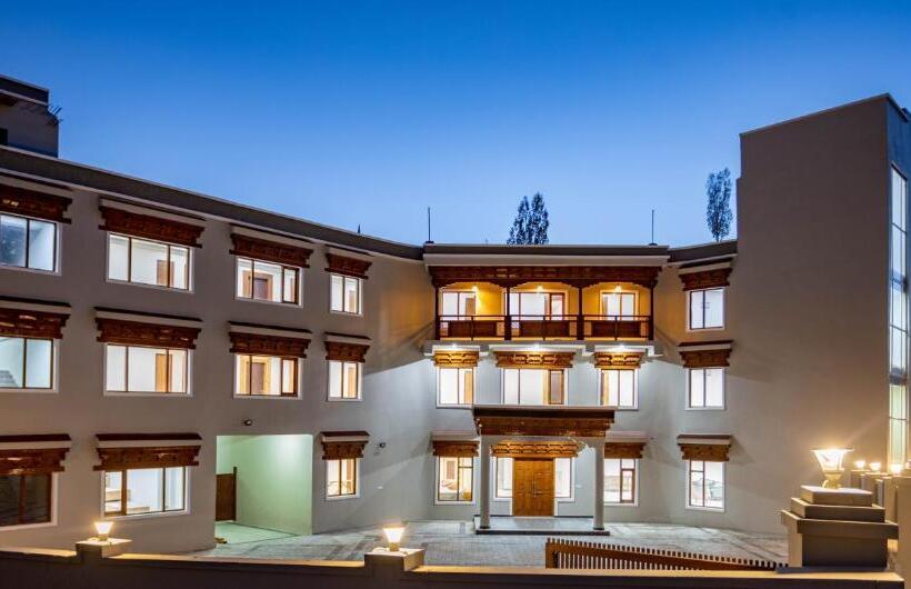 Hotel Karma Residency