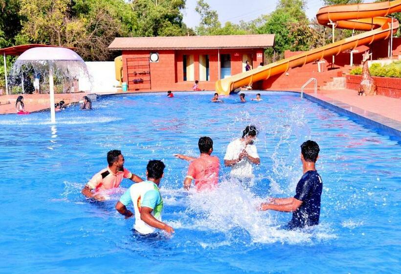 בית מלון כפרי Maratha Darbar Water Park & Resort