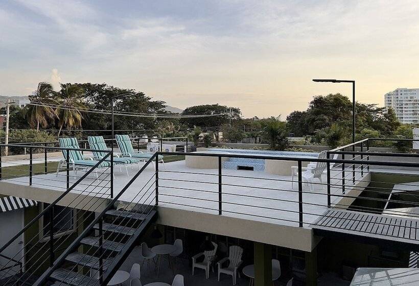 هتل Oasis Tropical