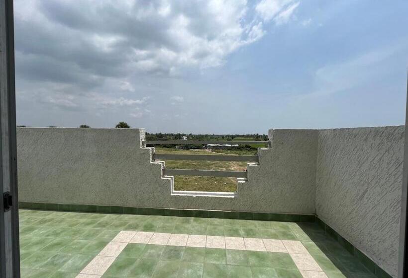 Отель Ponneri Gymkhana Club