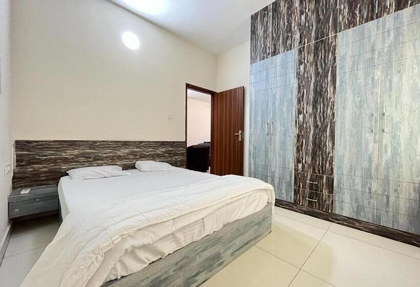 Отель Ponneri Gymkhana Club