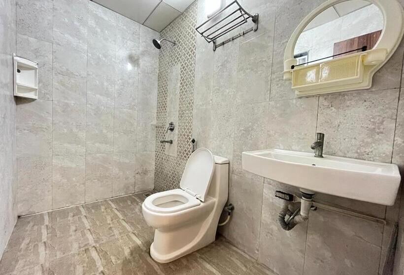 Отель Ponneri Gymkhana Club