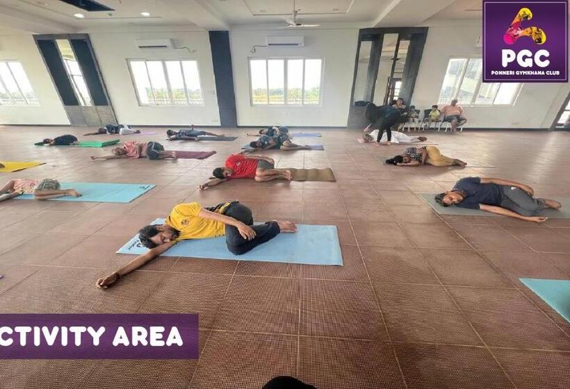 Отель Ponneri Gymkhana Club