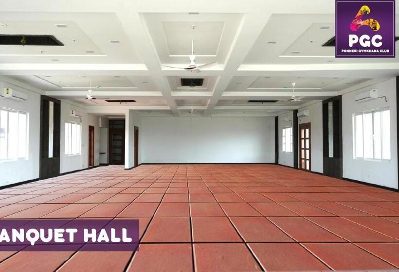 Отель Ponneri Gymkhana Club