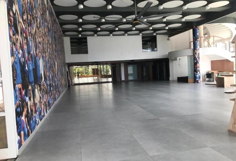 Отель Ponneri Gymkhana Club