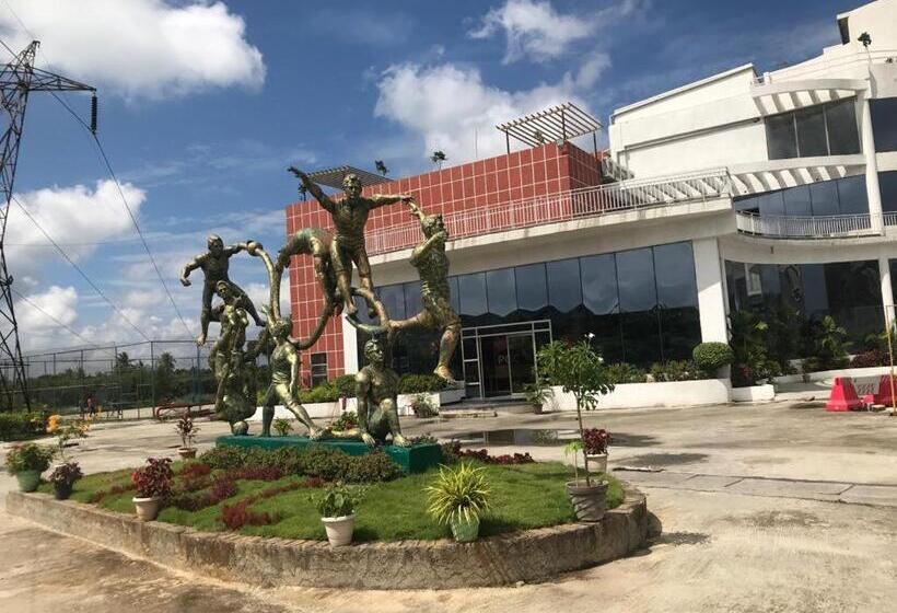 Отель Ponneri Gymkhana Club