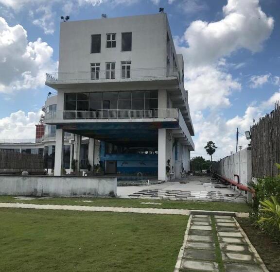 Отель Ponneri Gymkhana Club