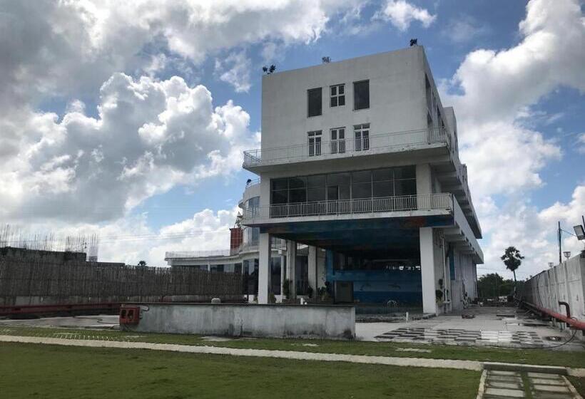 Отель Ponneri Gymkhana Club