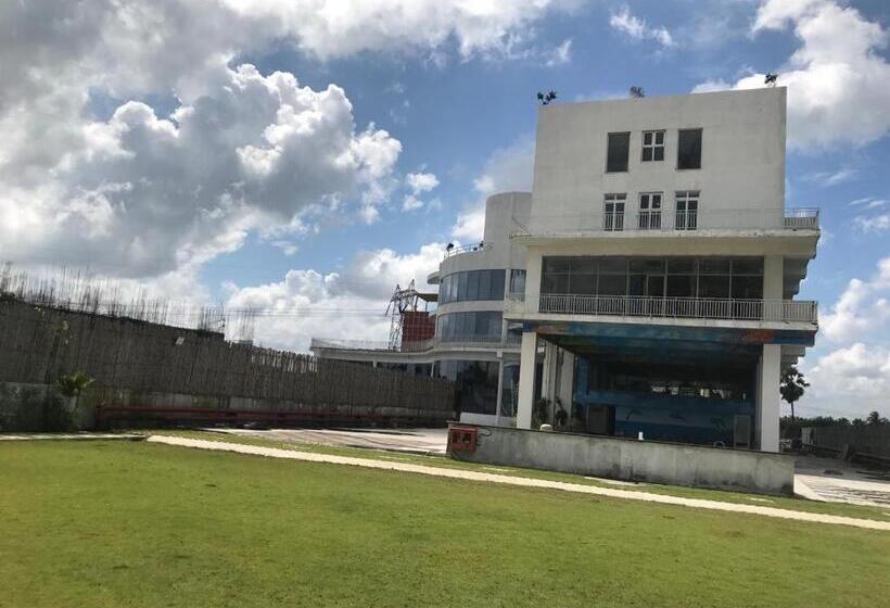 Отель Ponneri Gymkhana Club