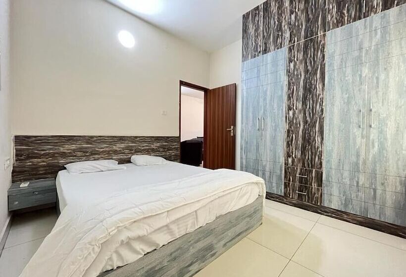 Отель Ponneri Gymkhana Club