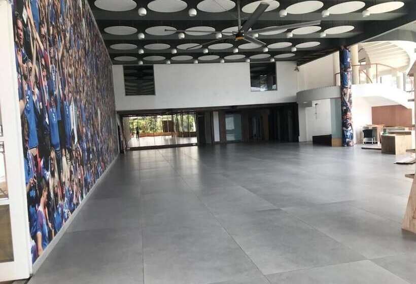 Отель Ponneri Gymkhana Club