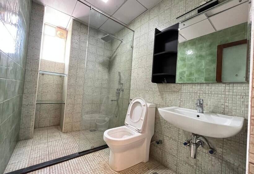 Отель Ponneri Gymkhana Club