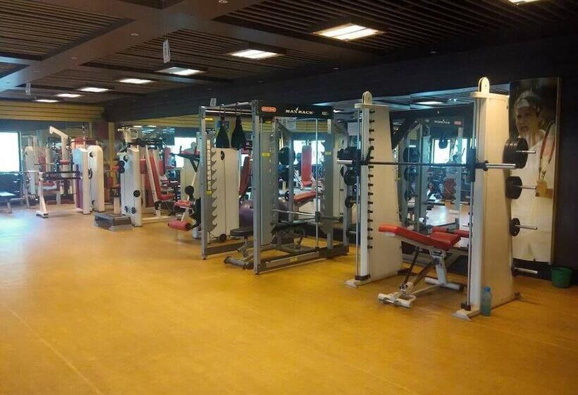 Отель Ponneri Gymkhana Club