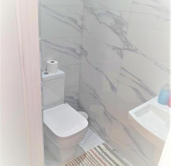 ホテル Private Apartment  Centre Of West London  Next To Tube Station & Bus Link