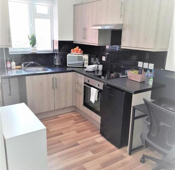 ホテル Private Apartment  Centre Of West London  Next To Tube Station & Bus Link