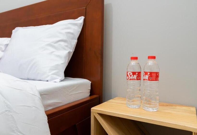 호텔 Reddoorz Near Rs Sari Asih Cipondoh