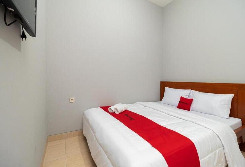 호텔 Reddoorz Near Rs Sari Asih Cipondoh