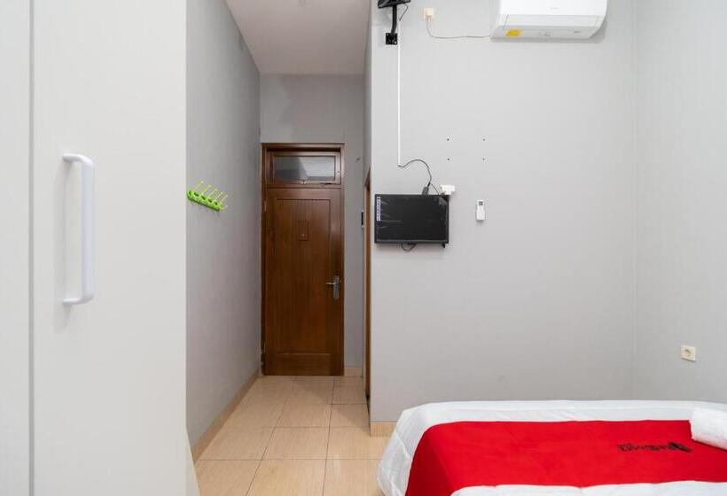 호텔 Reddoorz Near Rs Sari Asih Cipondoh