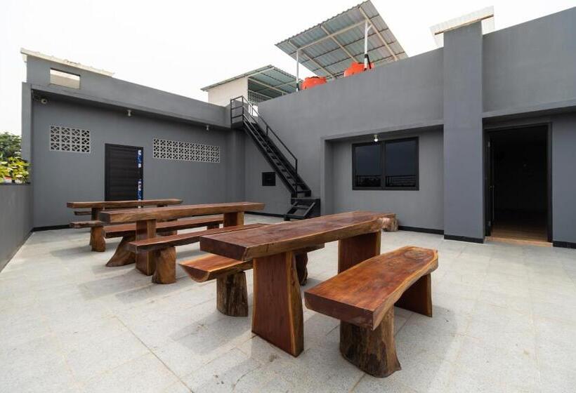 호텔 Reddoorz Near Rs Sari Asih Cipondoh