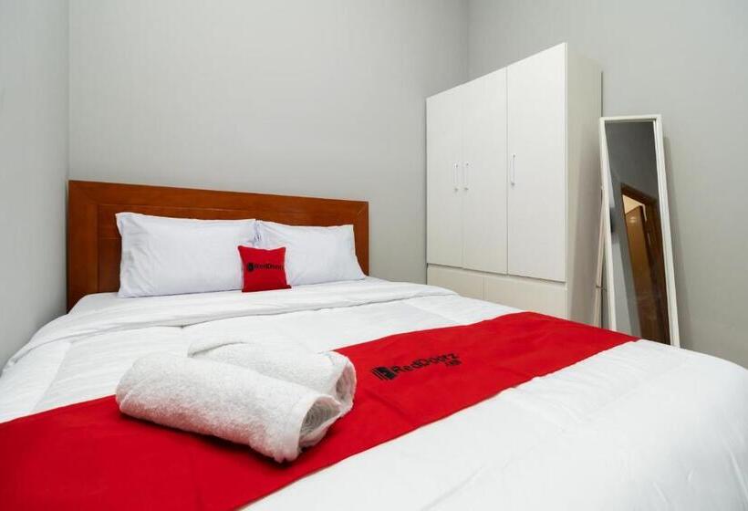 호텔 Reddoorz Near Rs Sari Asih Cipondoh