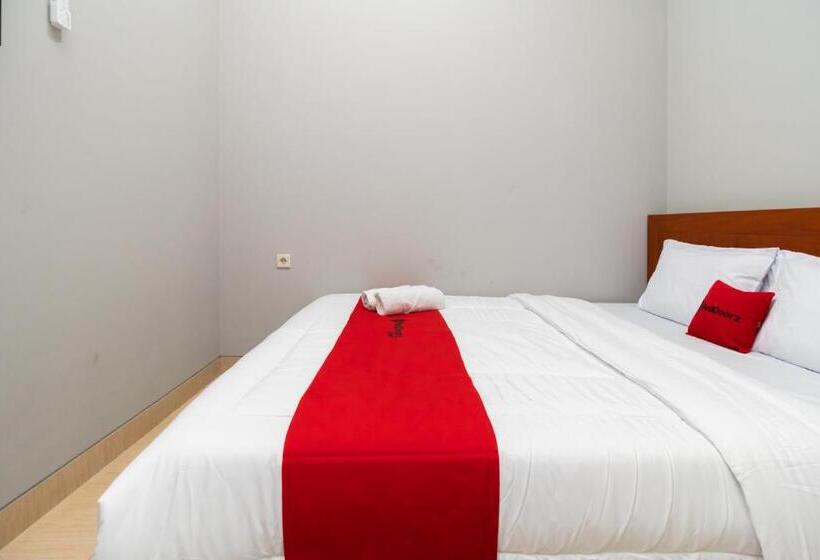 호텔 Reddoorz Near Rs Sari Asih Cipondoh