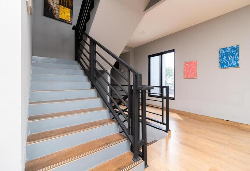 호텔 Reddoorz Near Rs Sari Asih Cipondoh