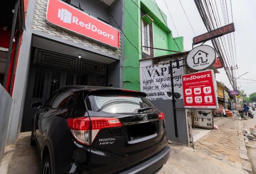 호텔 Reddoorz Near Rs Sari Asih Cipondoh