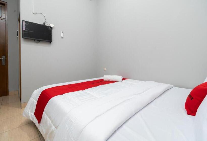 호텔 Reddoorz Near Rs Sari Asih Cipondoh