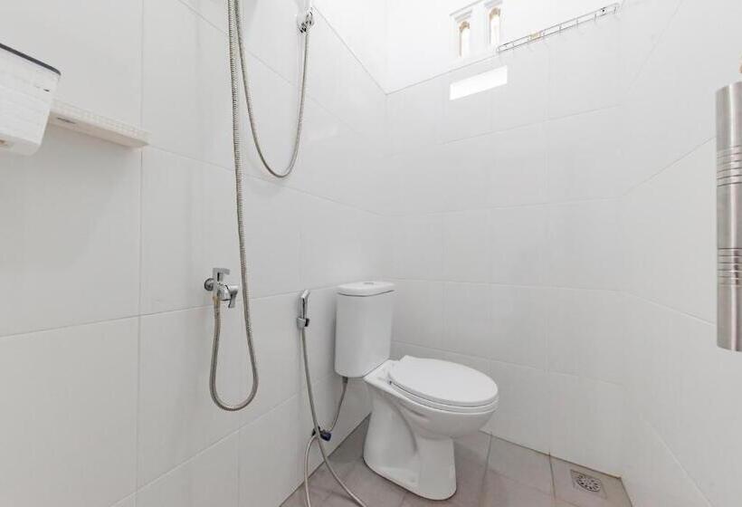 호텔 Reddoorz Syariah Near Alun Alun Ciledug Cirebon