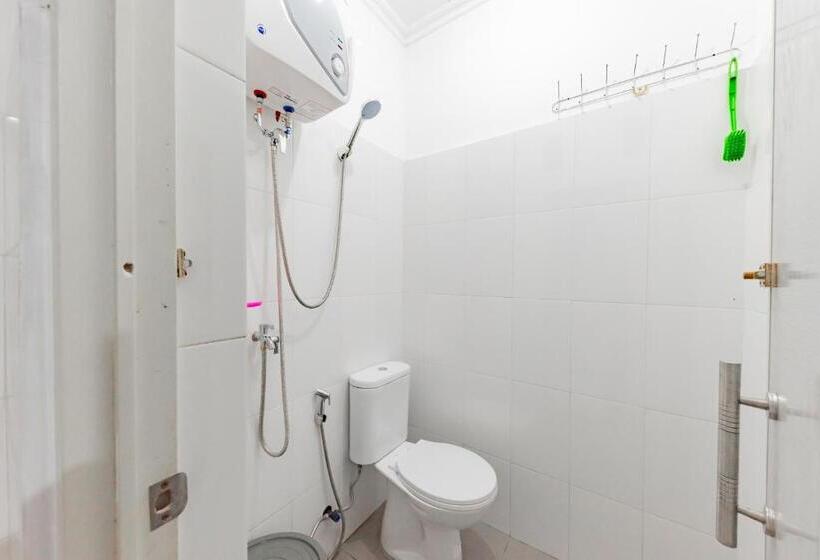 בית מלון כפרי Reddoorz Syariah Near Alun Alun Ciledug Cirebon