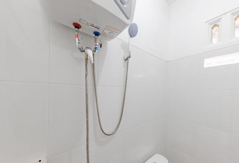 호텔 Reddoorz Syariah Near Alun Alun Ciledug Cirebon