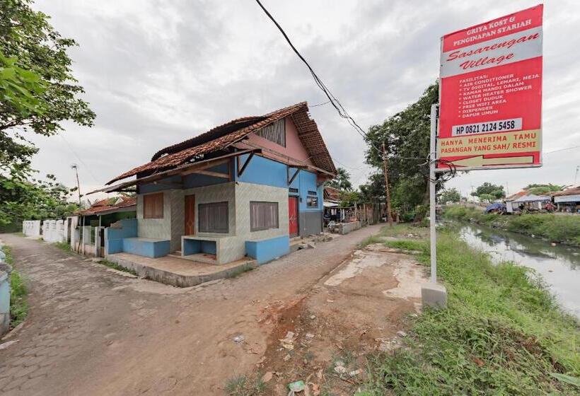 בית מלון כפרי Reddoorz Syariah Near Alun Alun Ciledug Cirebon