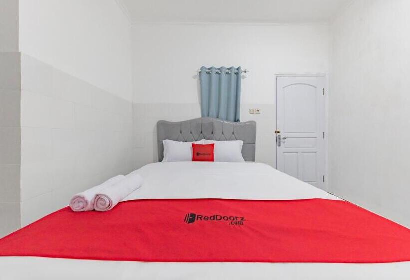 호텔 Reddoorz Syariah Near Alun Alun Ciledug Cirebon