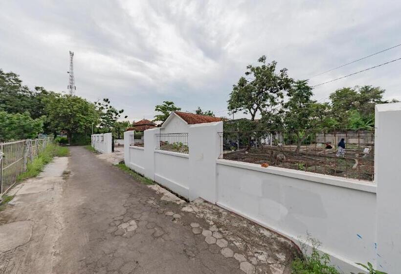 هتل Reddoorz Syariah Near Alun Alun Ciledug Cirebon