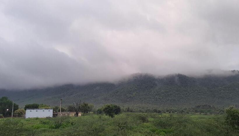 בית מלון כפרי Sariska Kasba A Village Resort