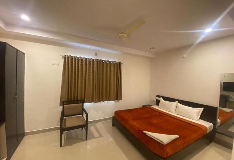 Отель Shloka Residency