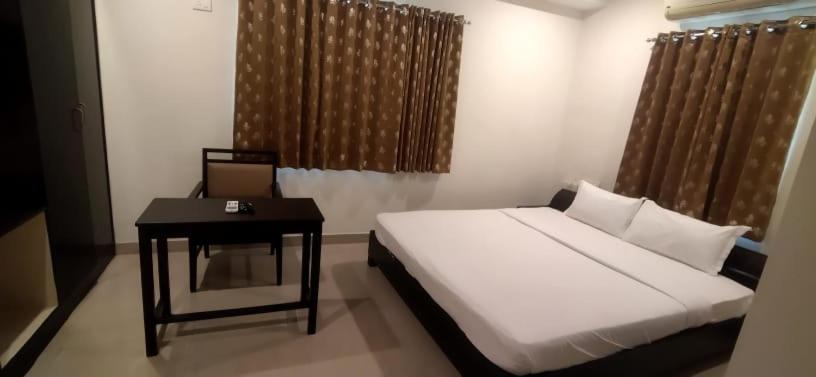 Отель Shloka Residency