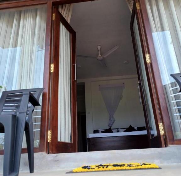 ホテル Sparrow Villa Mirissa