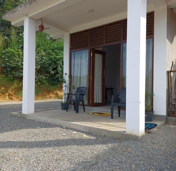 ホテル Sparrow Villa Mirissa