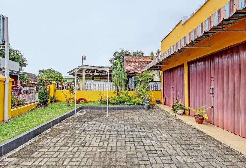 Отель Spot On 92018 Homestay Akbar Aufa Syariah