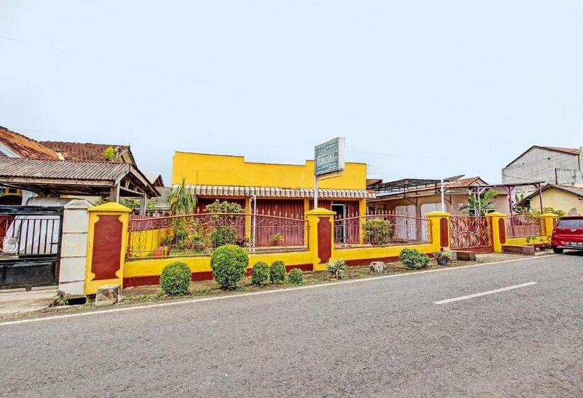 Отель Spot On 92018 Homestay Akbar Aufa Syariah