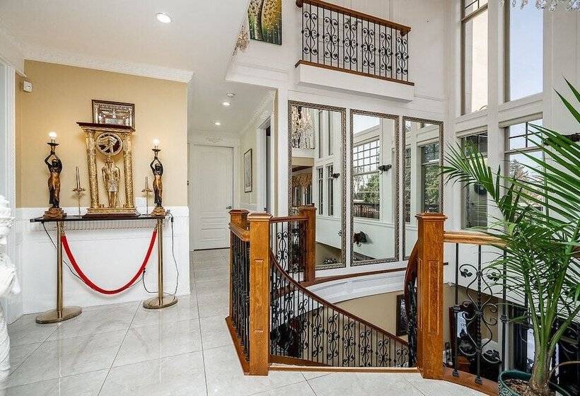 ホテル Empress Palace